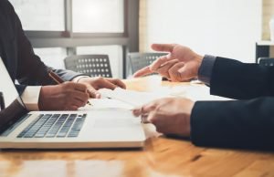 Ilustrasi Percakapan Bisnis