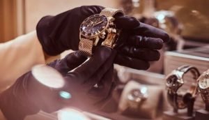 Gadai Jam Tangan Mewah, PT. deGadai Solusi Digital (Sumber VRITIMES.com)