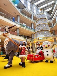 Liburan di Winter Glitters PIK Avenue, Bisa Ice Skating dan Belanja Sepuasnya (1)