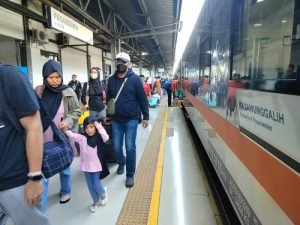 KAI Catat Layani 4,32 Juta Pelanggan KA JJ dan Lokal Selama Angkutan Lebaran 2025 (1)