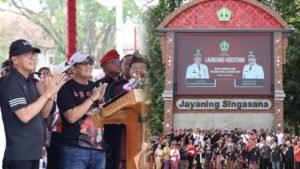 Screenshot_20250811_160257_InCollage - Collage Maker