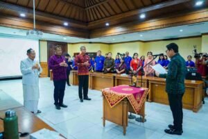 Lantik Direksi Perumda Pasar dan Pangan (1)_SshsZhWW4G