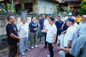 Pimpin Aksi Bersih di Kuta (9)_gyDUZ6cO6d