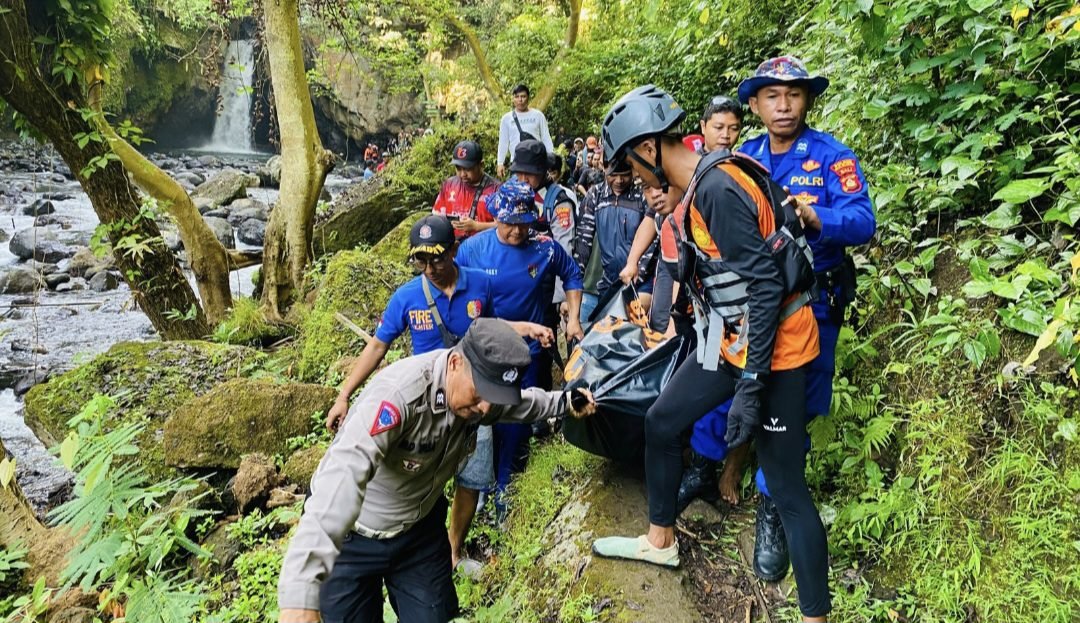 Screenshot_20260426_225916_WhatsAppBusiness