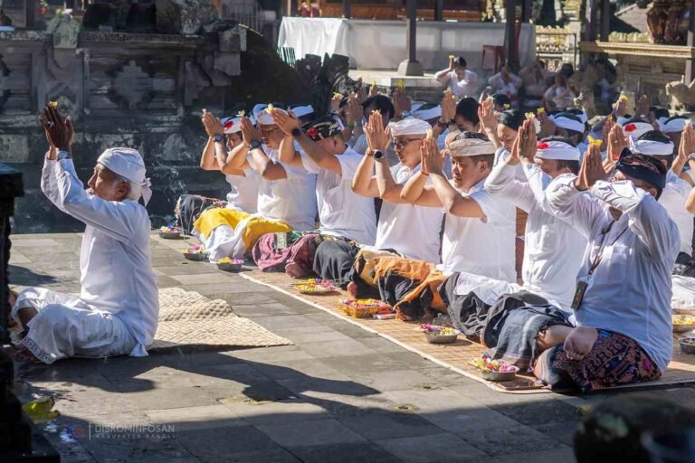 Awali HUT ke-822 Kota Bangli, Bupati Sedana Arta Gelar Persembahyangan Bersama di Pura Kehen