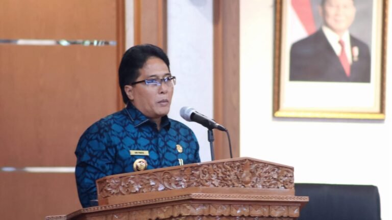 Wagub Giri Prasta Sampaikan Pendapat terhadap Raperda tentang Perubahan atas Perda Pajak dan Retribusi Daerah