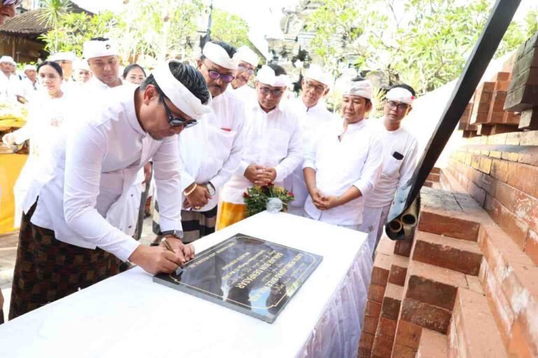 Wawali Arya Wibawa Hadiri Pemelaspasan Bale Kulkul dan Piodalan Nadi Banjar Bun