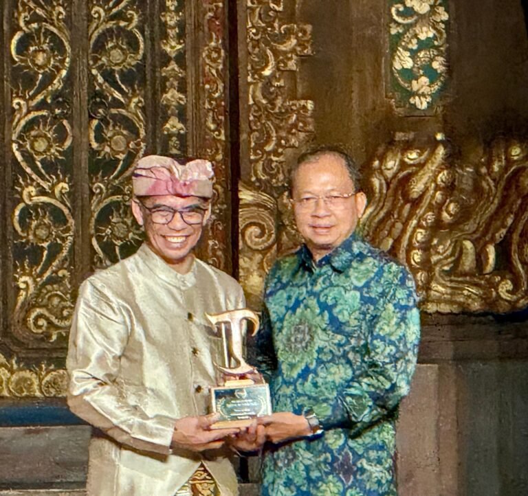 Tata Kelola Ekonomi Daerah Terbaik, Gubernur Koster Dianugerahi Tribun Bali Award, Dahlan: Kontribusi Mulia untuk Masyarakat