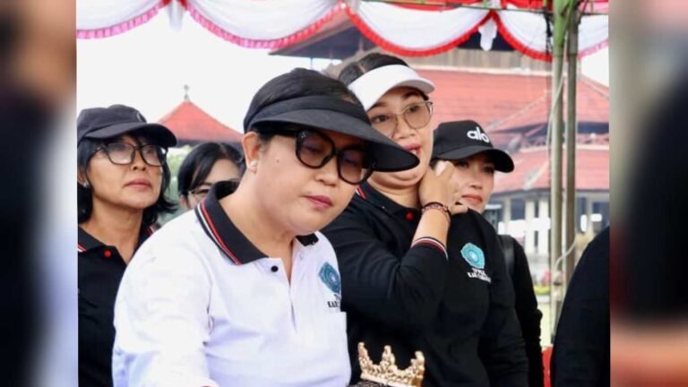 Bunda Rai Perkuat Sinergi Dengan PKK Provinsi Bali Lewat Program Berbelanja dan Berbagi di Klungkung
