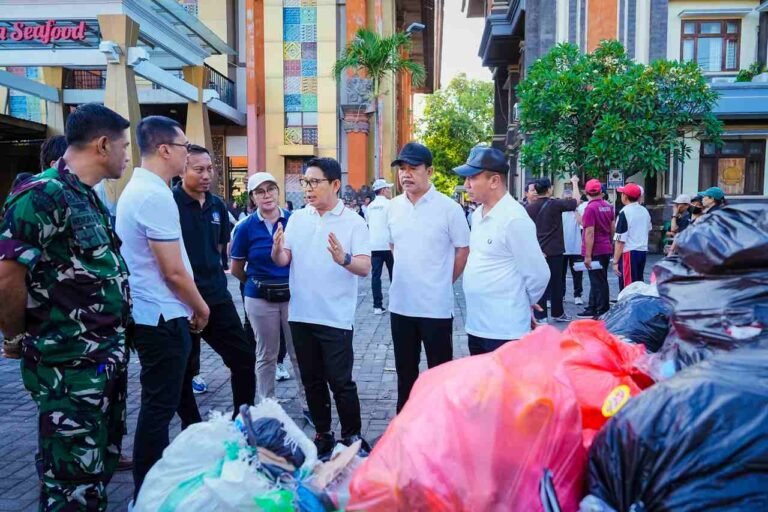 Pastikan Horeka Pilah Sampah, Bupati Badung Turun Langsung ke Kuta, Wabup Pantau Pengelolaan Sampah di Kelurahan Tuban