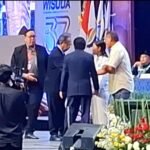 Tangis Haru di Wisuda Ke-37 ITB STIKOM Bali, Anak Almarhum Dosen Terima Beasiswa