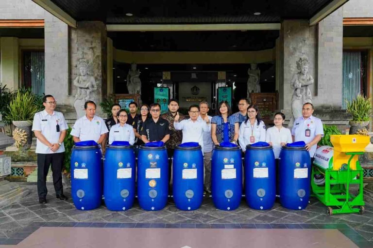 Bupati Terima Bantuan Tong Komposter Program TJSP Badung, Apresiasi Kontribusi Pelaku Usaha Atasi Masalah Sampah