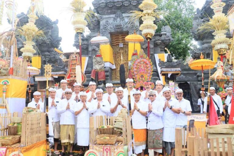 Walikota Jaya Negara Dampingi Gubernur Koster Ikuti Karya Tawur Segara Rupek