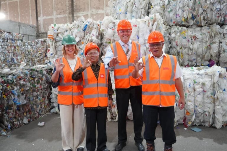 Gubernur Bali Wayan Koster Pelajari Sistem Pengelolaan Sampah Modern di Inggris