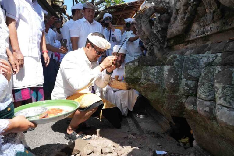 Wabup Bagus Alit Sucipta Hadiri Karya Rsi Gana di Pura Desa Sibanggede