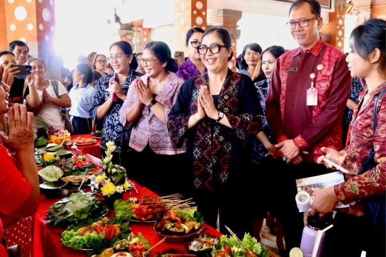 Ny. Rai Wahyuni Sanjaya Dukung Lomba Mustika Rasa, Karaoke Lansia, dan Busana Tridatu Semarak Bulan Bung Karno VIII 2026