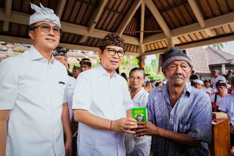 82 Ribu KK di Badung Terima Bantuan Hari Raya Galungan Rp2 Juta, Bupati Adi Arnawa Pastikan Masyarakat Badung Tenang Rayakan Hari Raya