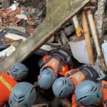 Ricardo, Korban Banjir Bakti Seraga Ditemukan Tertimbun di Reruntuhan