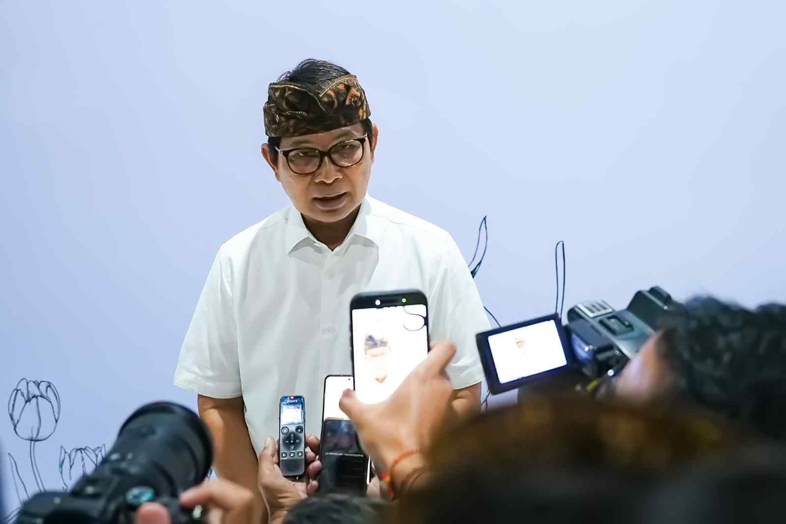 Bupati_LXKqn50y96