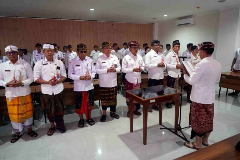 Bupati I Made Satria Lantik Pejabat Pimpinan Tinggi Pratama, Tekankan Integritas dan Kerja Kolaboratif