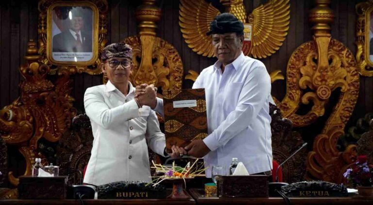 Sinergi Eksekutif-Legislatif: Bupati Klungkung Hadiri Rapat Paripurna Pertanggungjawaban APBD 2025