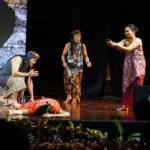 Di Antara Prasasti dan Kegelisahan Zaman: Teater Agustus Membaca Bali melalui Pentas “Prasasti” di FSBJ VIII 2026