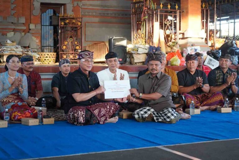 Ringankan Beban Masyarakat, Bupati Satria Kucurkan Bantuan Ngaben Massal Berbasis Desa Adat di Besang Kangin