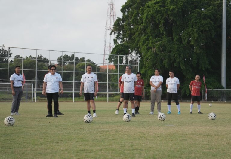 Lakukan Kick-off, Wagub Giri Prasta Buka Turnamen Mini Soccer Kerthi Bali IV