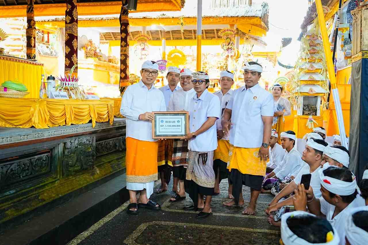 Tandatangani Prasasti Karya Ngenteg Linggih (7)_EgR4xEQy7M