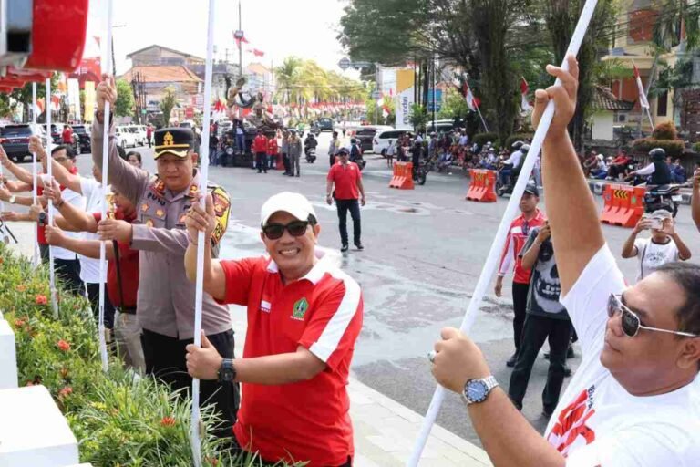 Bendera Merah Putih 100 Meter Membentang, Bupati Sanjaya Kobarkan Semangat Nasionalisme di Tabanan