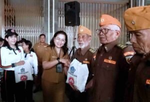 Bingkisan Sembako Kepada Veteran (3)_ItEOeZsq4R