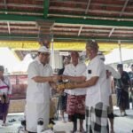 Bupati Adi Arnawa Apresiasi Semangat Gotong Royong Ngaben Massal Desa Adat Jagapati