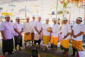 Piodalan di Pura Dalem Kahyangan Tuwed Agung Desa Munggu (1)_1mcAV4Y016