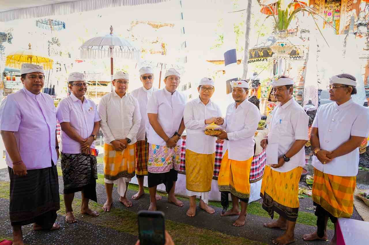 Piodalan di Pura Dalem Kahyangan Tuwed Agung Desa Munggu (1)_1mcAV4Y016