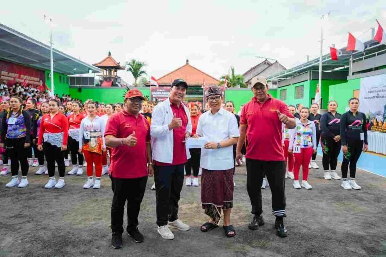 Bupati Adi Arnawa Buka Lomba Senam Porsenides Tibubeneng, Bangun Kebersamaan dan Semangat Sportivitas