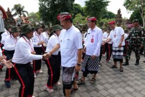 Gerak Jalan ke Kantor Bupati Tabanan-5_gZET8Sp46e