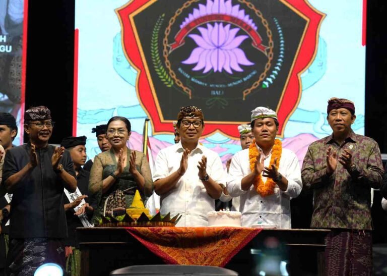 HUT Ke-55 STT. Tunjung Mekar, Bupati Adi Arnawa: Tingkatkan Kualitas SDM agar Mampu Berdaya Saing
