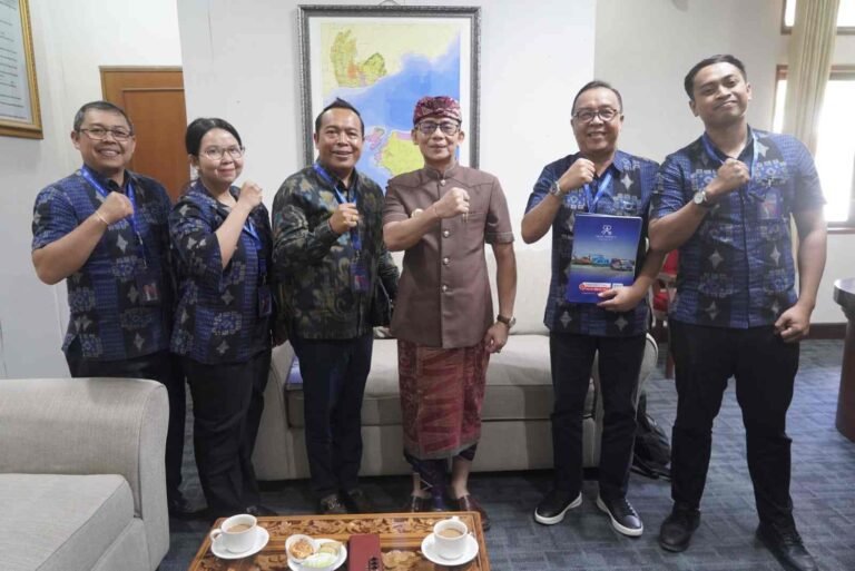 Dukung Akses Kesehatan di Nusa Penida, Bupati Klungkung Sambut Audiensi PT Nusa Medika Terkait Peluncuran Ambulans Laut