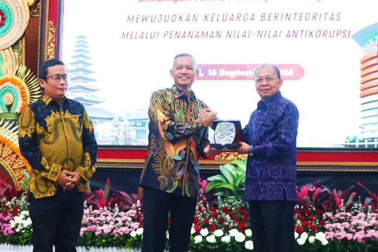 Cegah Pungli, Gubernur Koster Dorong Pelayanan Publik Pemprov Bali Berbasis Digital