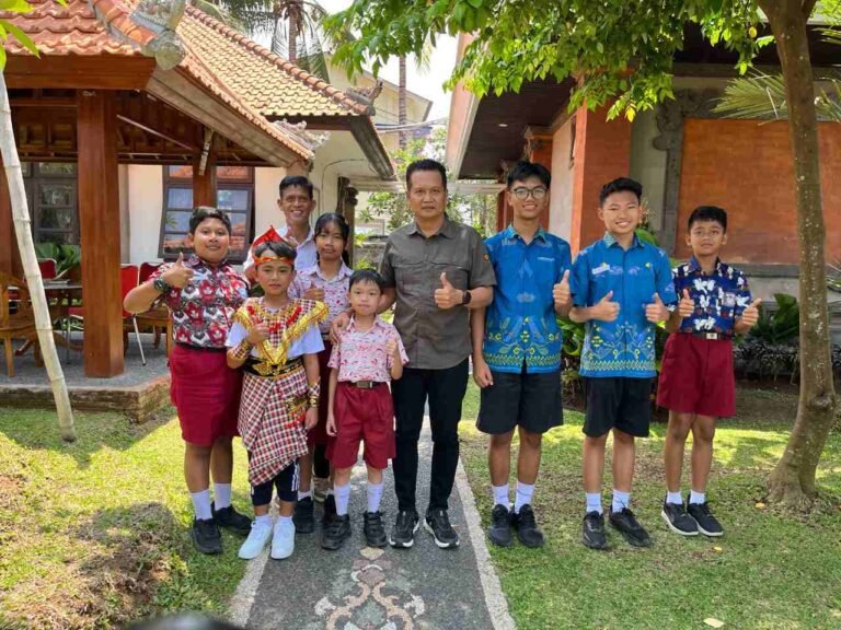 Dua Siswa Jembrana Raih Medali di Tingkat Nasional, Bupati Kembang Beri Apresiasi dan Motivasi