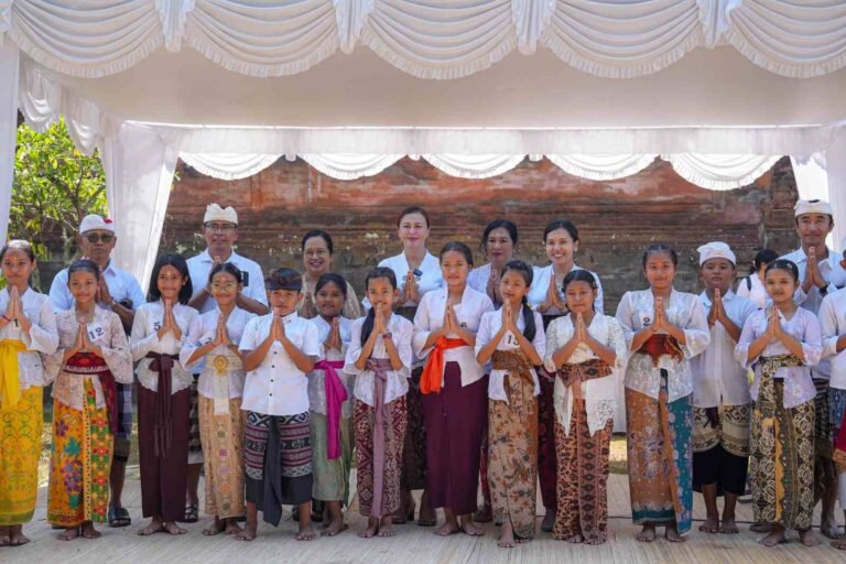 Ketua WHDI Badung Dukung Lomba Tradisional di Festival Kapal