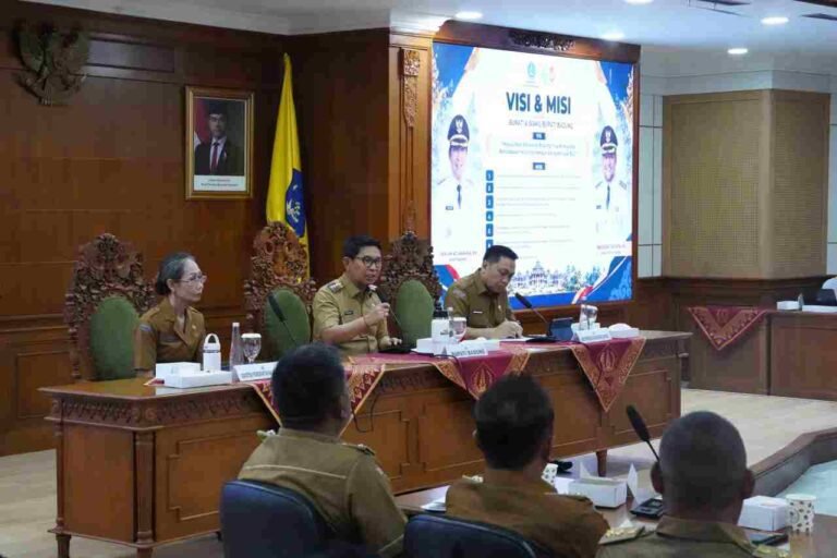 Buka Rakor Pembangunan Desa, Bupati Adi Arnawa Tegaskan Program Desa Harus Linier Dengan Kebijakan Kabupaten