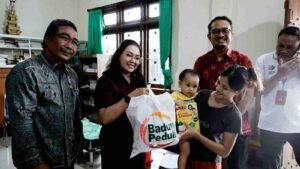 Salurkan Bantuan Sembako (4)_YPaRylvB6P