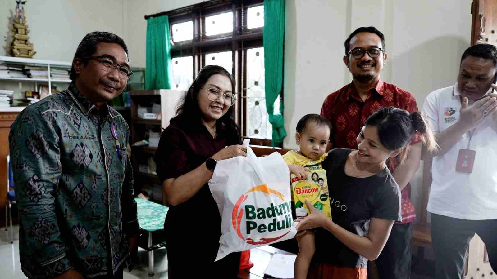 Salurkan Bantuan Sembako (4)_YPaRylvB6P