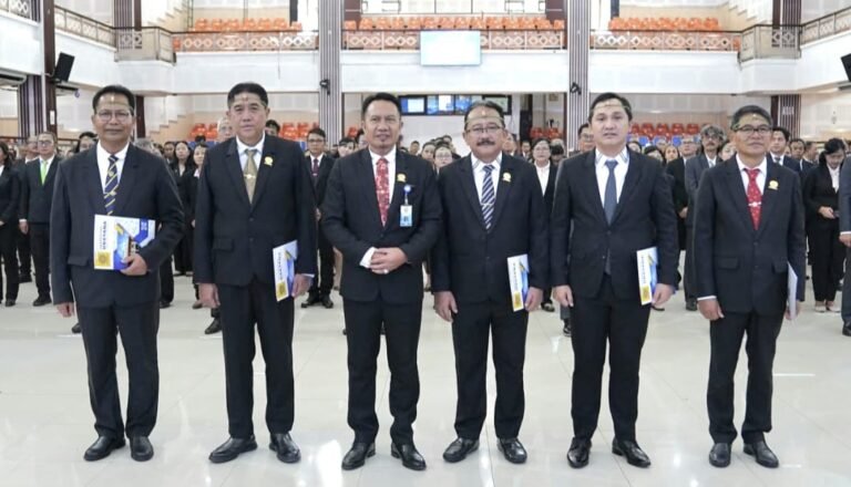 213 Pejabat Unud Resmi Dilantik, Rektor Dorong Percepatan Transformasi PTNBH