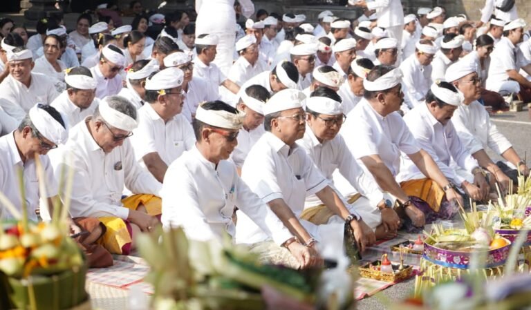 Peringati Tumpek Wayang, Gubernur Koster Ajak Masyarakat Bali Jaga Warisan Leluhur
