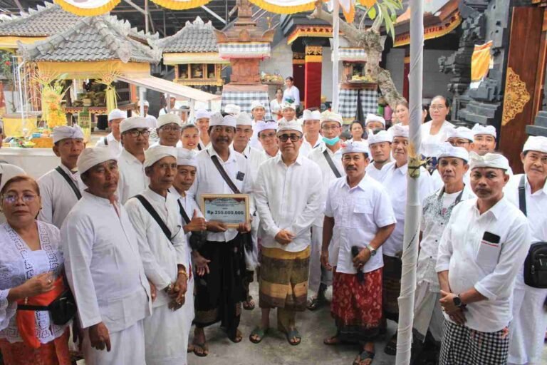 Wali Kota Jaya Negara Hadiri Karya Melaspas Kori Agung Pura Pesanakan Pasek Agung Tegal