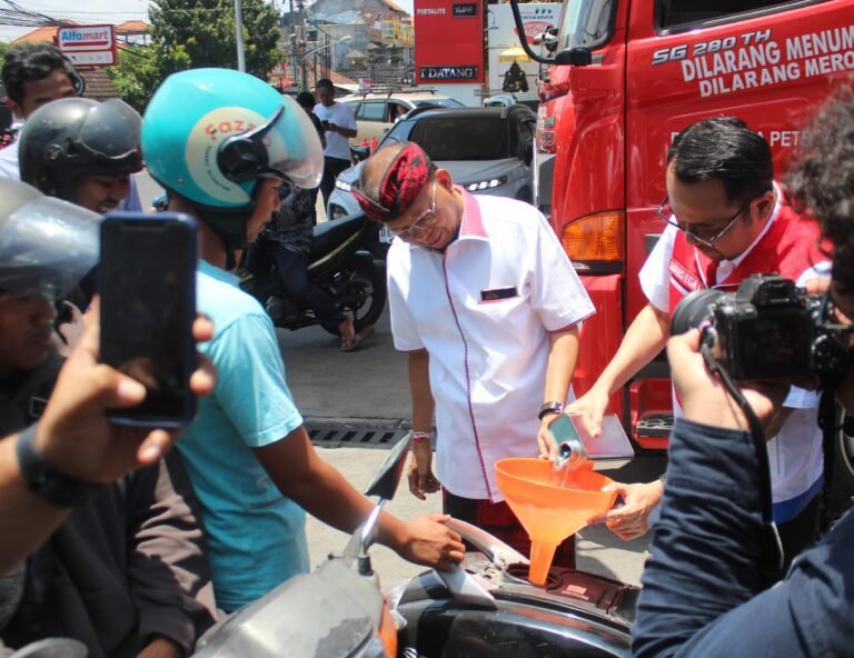Koster Kembali Tinjau Depo Pesanggaran, Pertamina Tambah Armada Tangki BBM