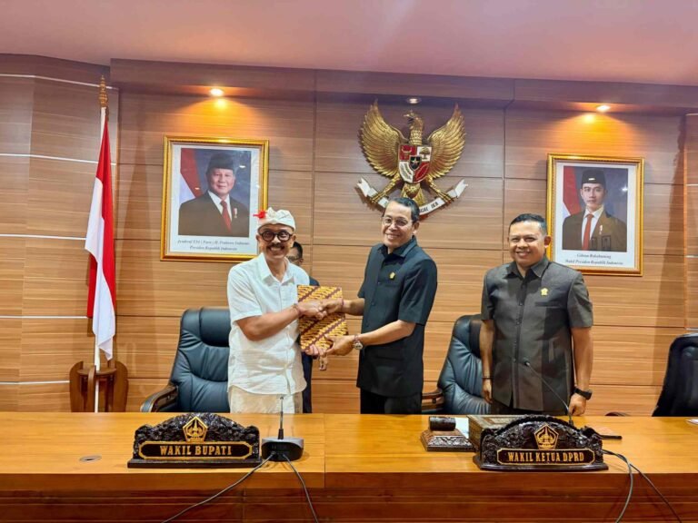 Pemkab Bangli Sampaikan Jawaban atas Tiga Raperda Strategis