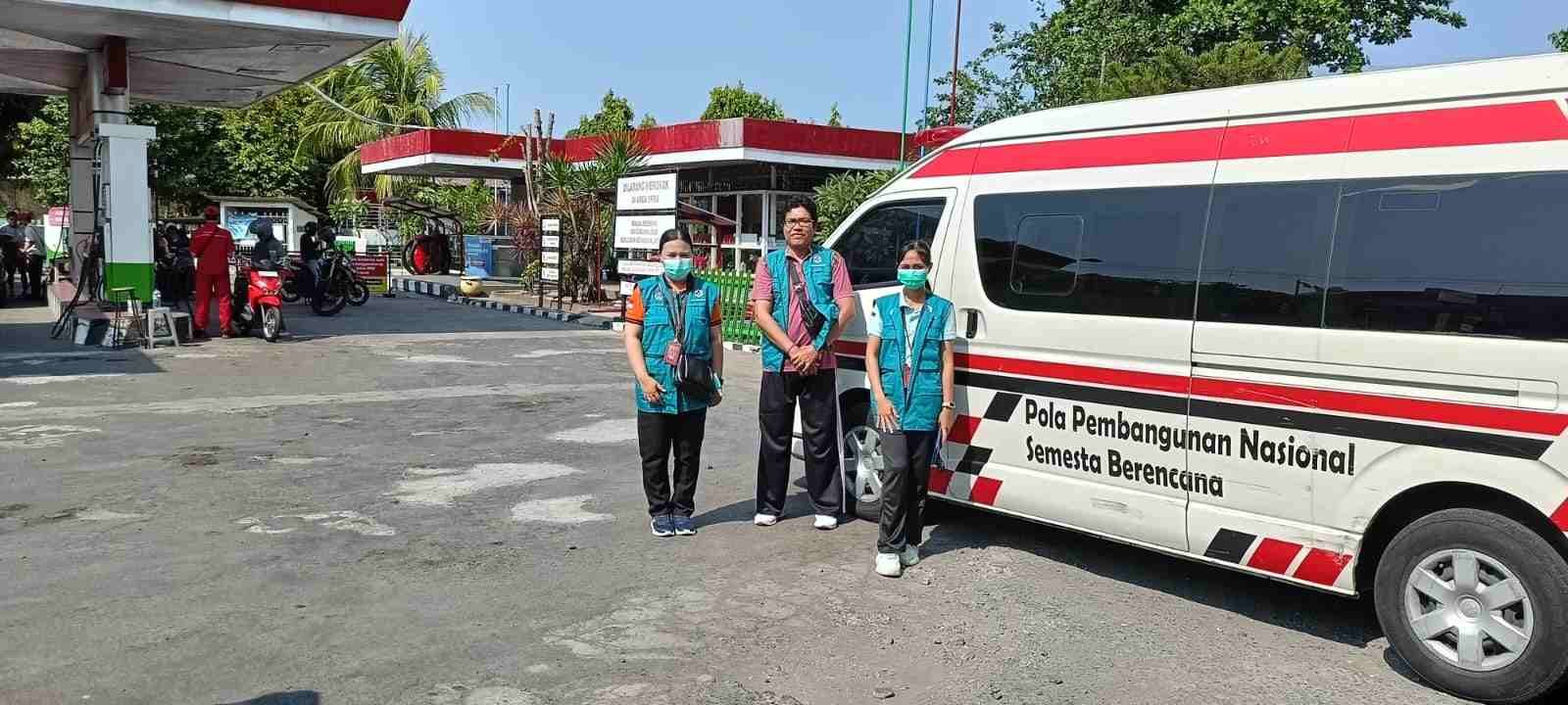 Petugas Kesehatan siaga di SPBU Lukluk (2)_7ScV3zqx5x
